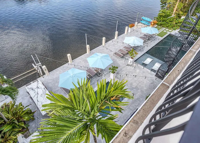 The Modern Castle Canal View Access Rooftop Living Greenhouse Vlllas Fort Lauderdale